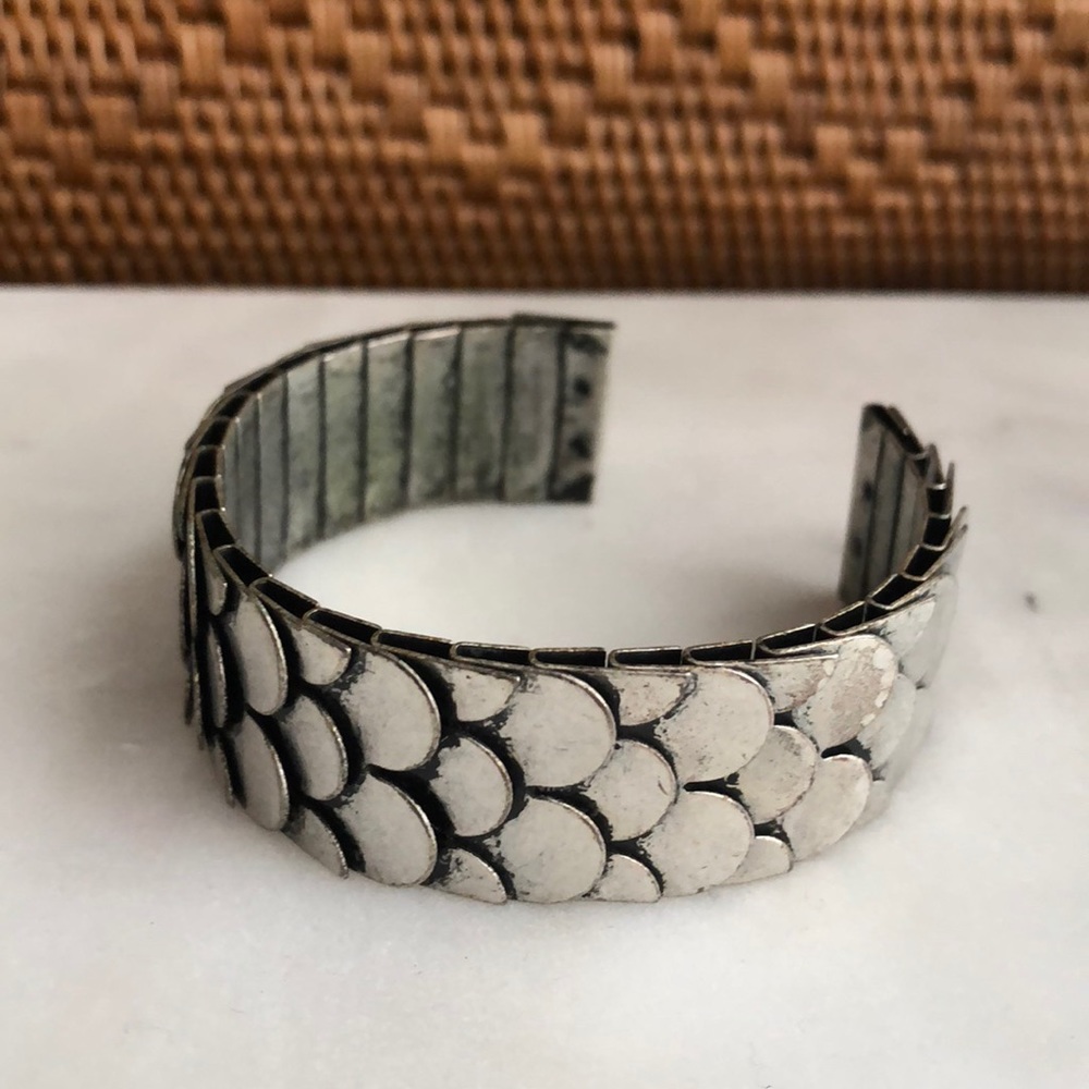 Jewelmint Fish Scale Bracelet (Silver)